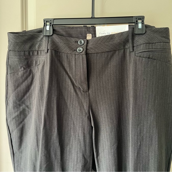 NWT Penningtons stretch bootcut petite dress pant low rise size 18 grey stripe - Picture 10 of 12